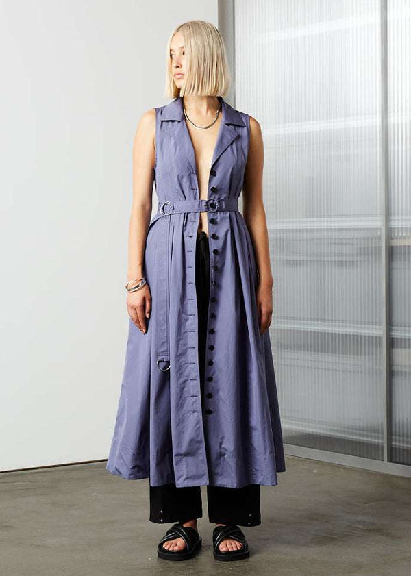 INTERNATIONAL CITIZEN.  Style: Button Dress. Front body view. A Button Dress with princess seams that open to box pleats below the hips. Detachable belt with silver ring details for closure. The dress is made of Italian organic Cotton in Dreamstate Purple. Spiritually Infused, Sustainable Luxury Fashion in Berlin.