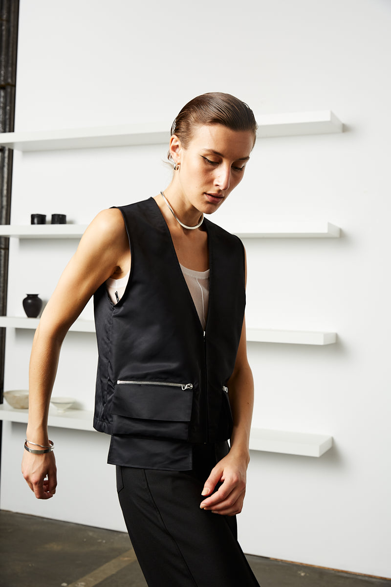 ZIPPER VEST
