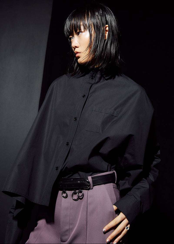 INTERNATIONAL CITIZEN.  Style: The Cubism Shirt is a 3-dimensional cube tilted on its axes to create a boxy minimal front body and a utility pen pocket on the chest. Unisex Item. Close up front view. Made of Italian Organic Cotton, Obsidian Black. Spiritually Infused, Sustainable Luxury Fashion in Berlin.