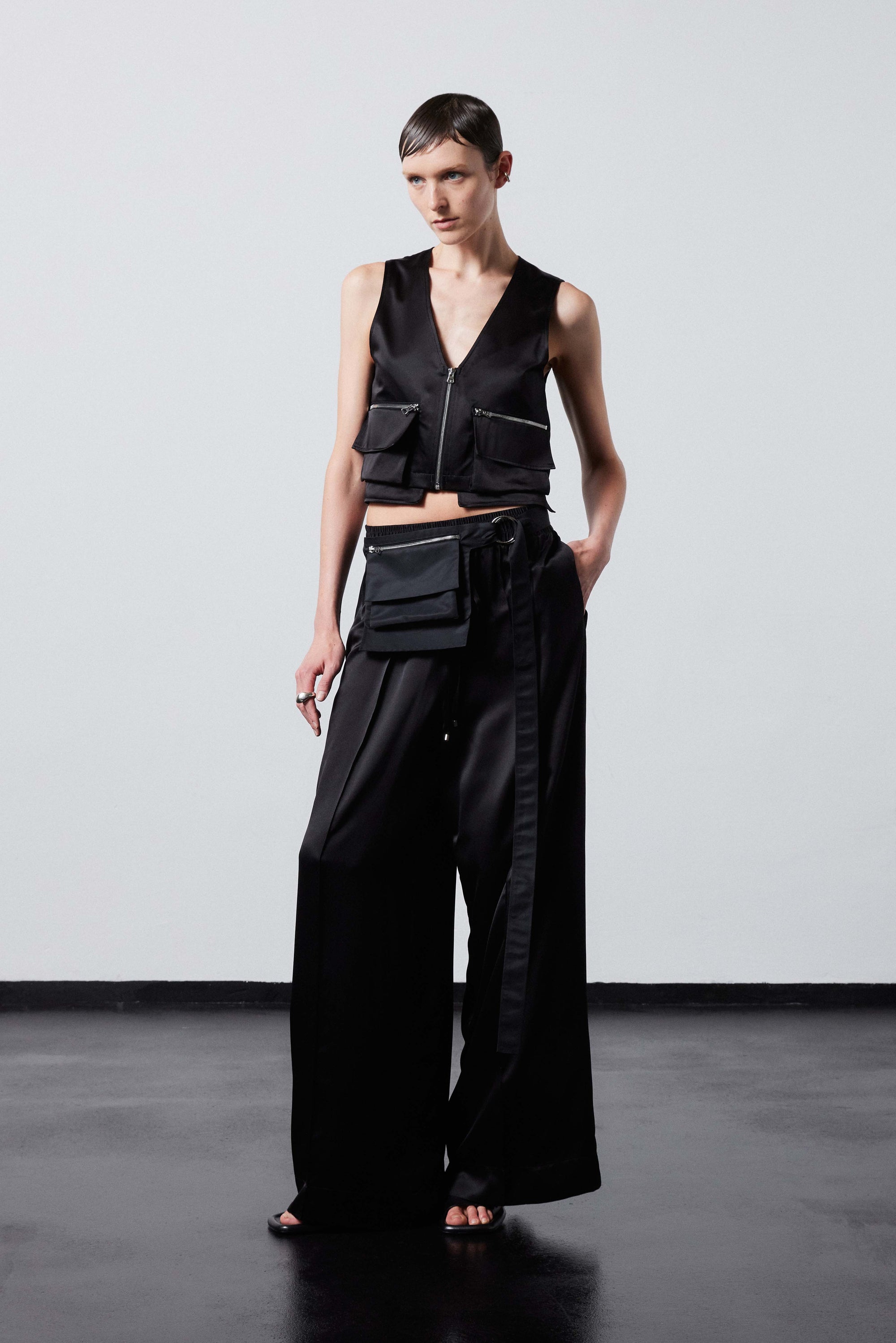 MINI ZIPPER VEST