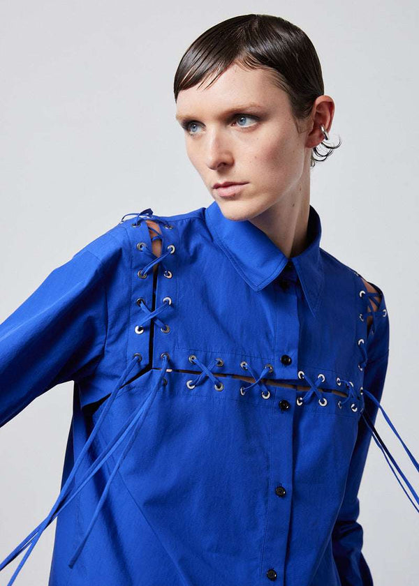 INTERNATIONAL CITIZEN.  Style: The Stitch Shirt transforms into multiple iterations. Made of Italian Organic Cotton, Lapis Lazuli Blue. Spiritually Infused, Sustainable Luxury Fashion in Berlin. Close up of front body.
