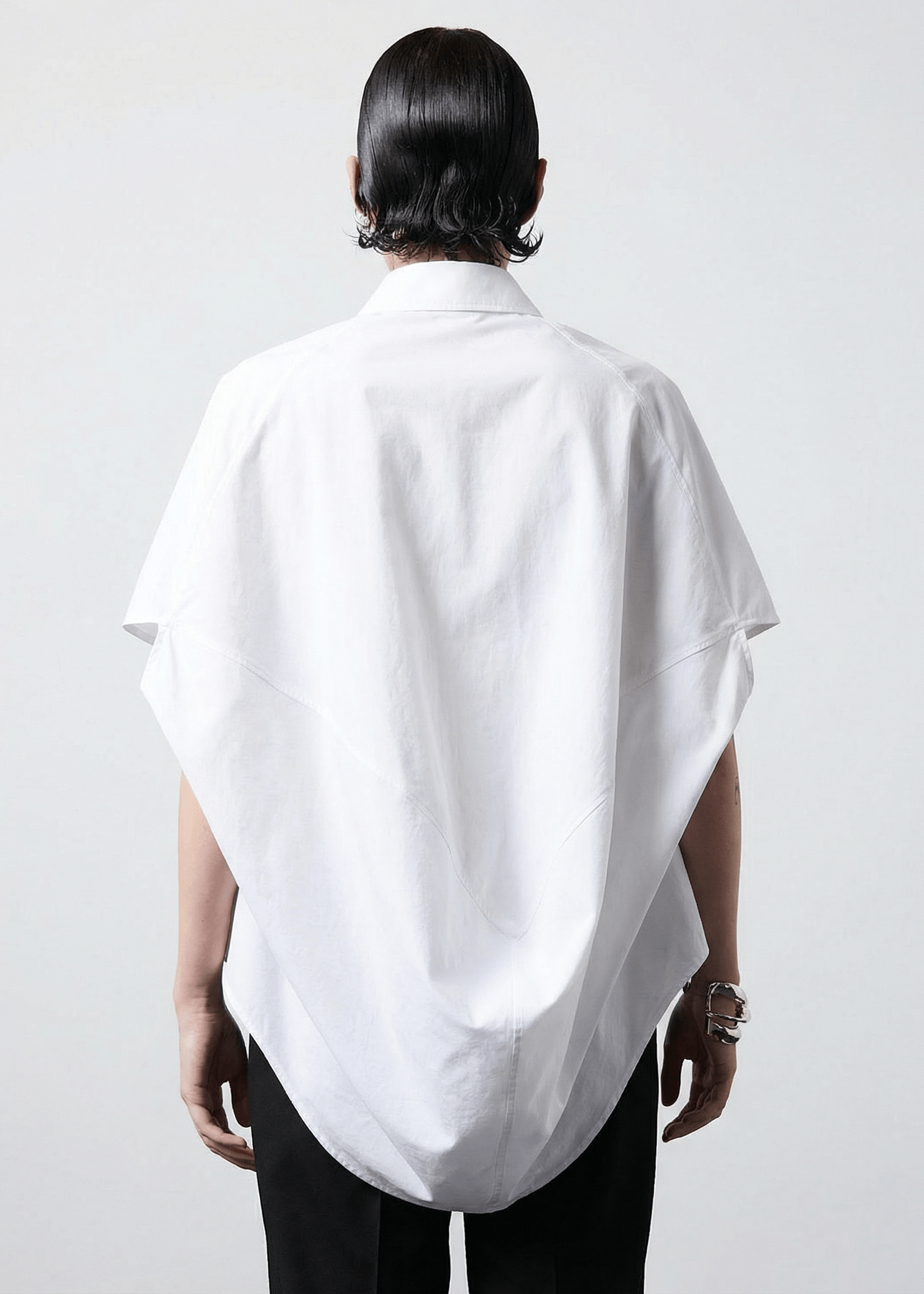 INTERNATIONAL CITIZEN.  Style: The Cubism Shirt is a 3-dimensional cube tilted on its axes to create drape in the back body. Back view close up. Unisex Item. Made of Italian Organic Cotton, White Quartz. Spiritually Infused, Sustainable Luxury Fashion in Berlin.
