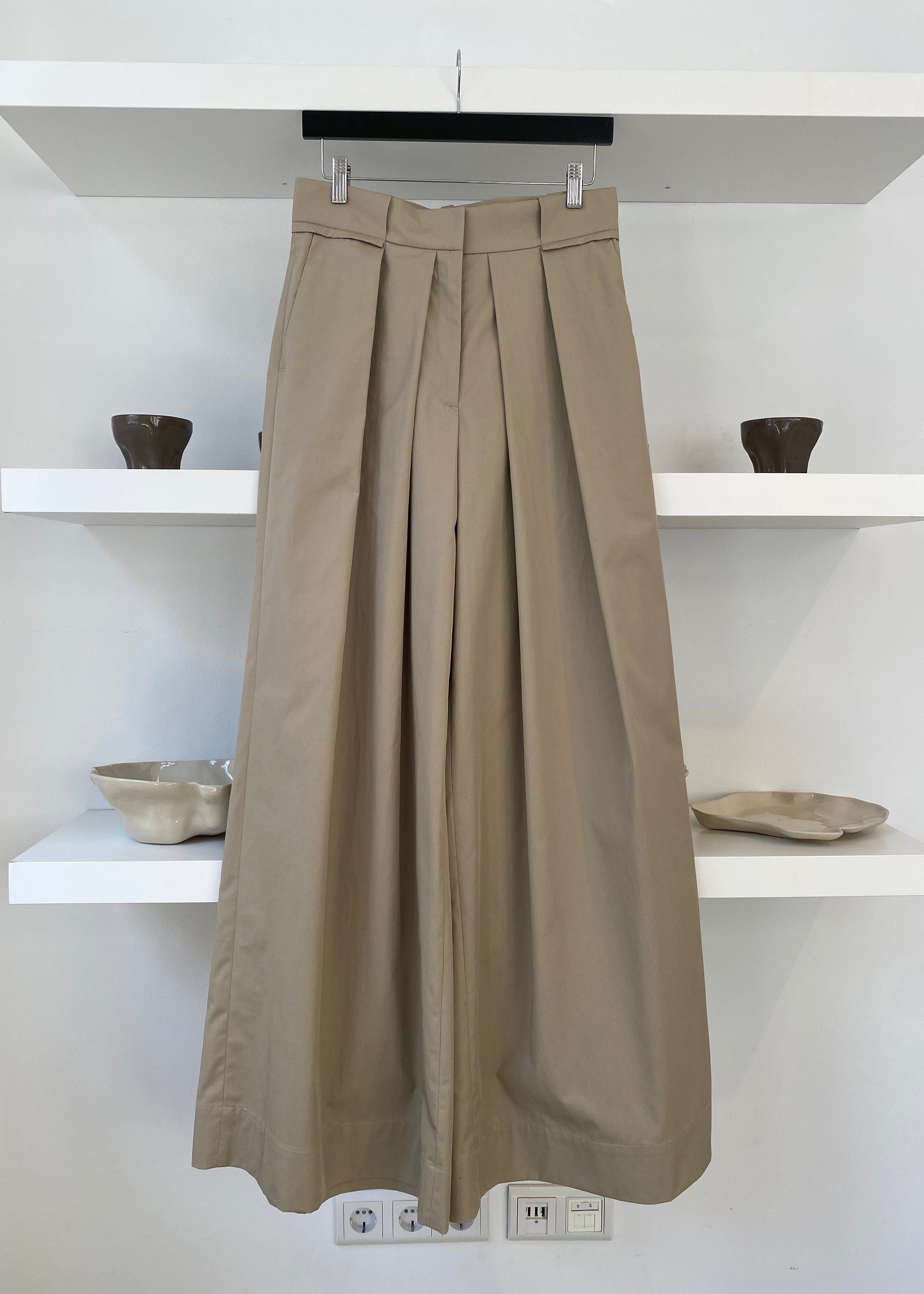 DEEP PLEATED PANTS