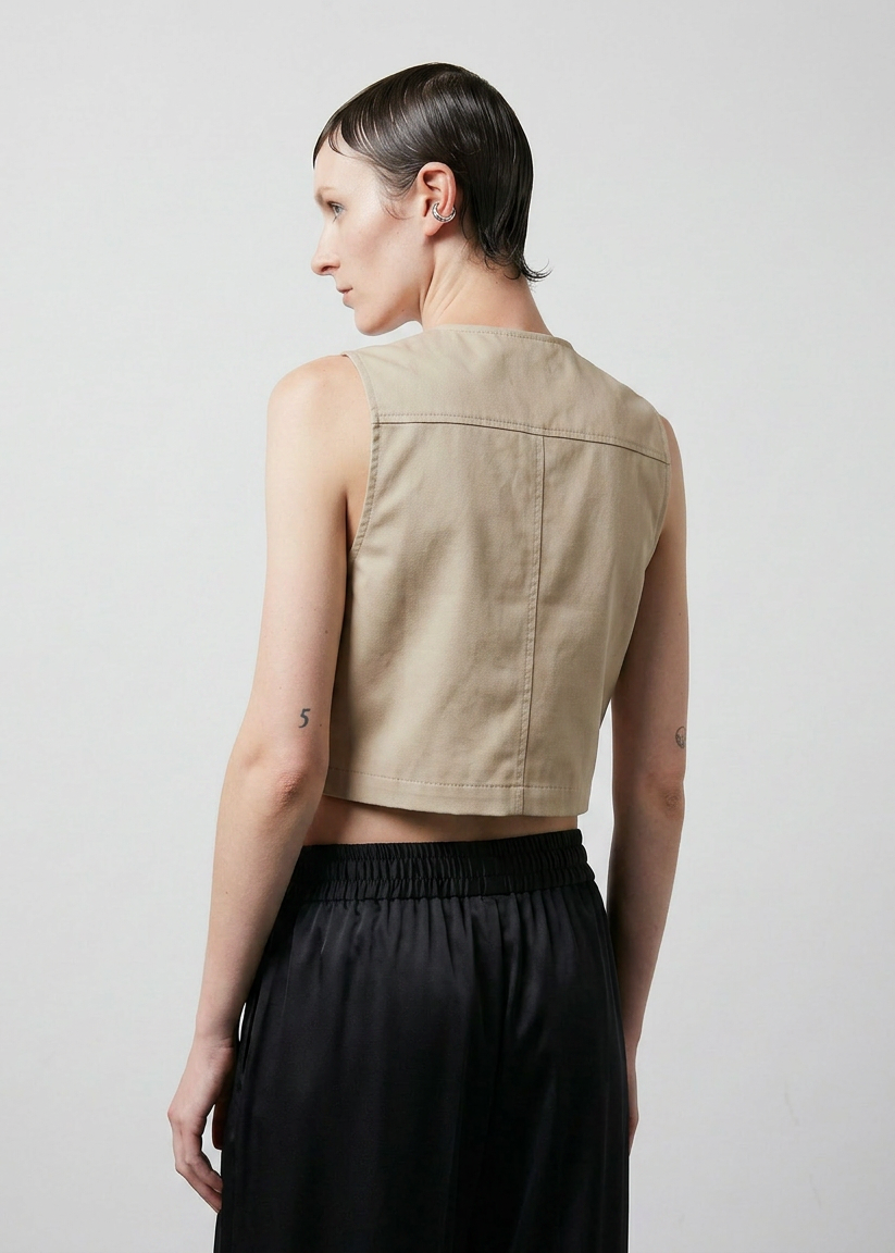 INTERNATIONAL CITIZEN.  Style: The Mini Zipper Vest. It is fully lined with cotton poplin. Back view. Made of Organic Cotton, Dune. Spiritually Infused, Sustainable Luxury Fashion in Berlin.
