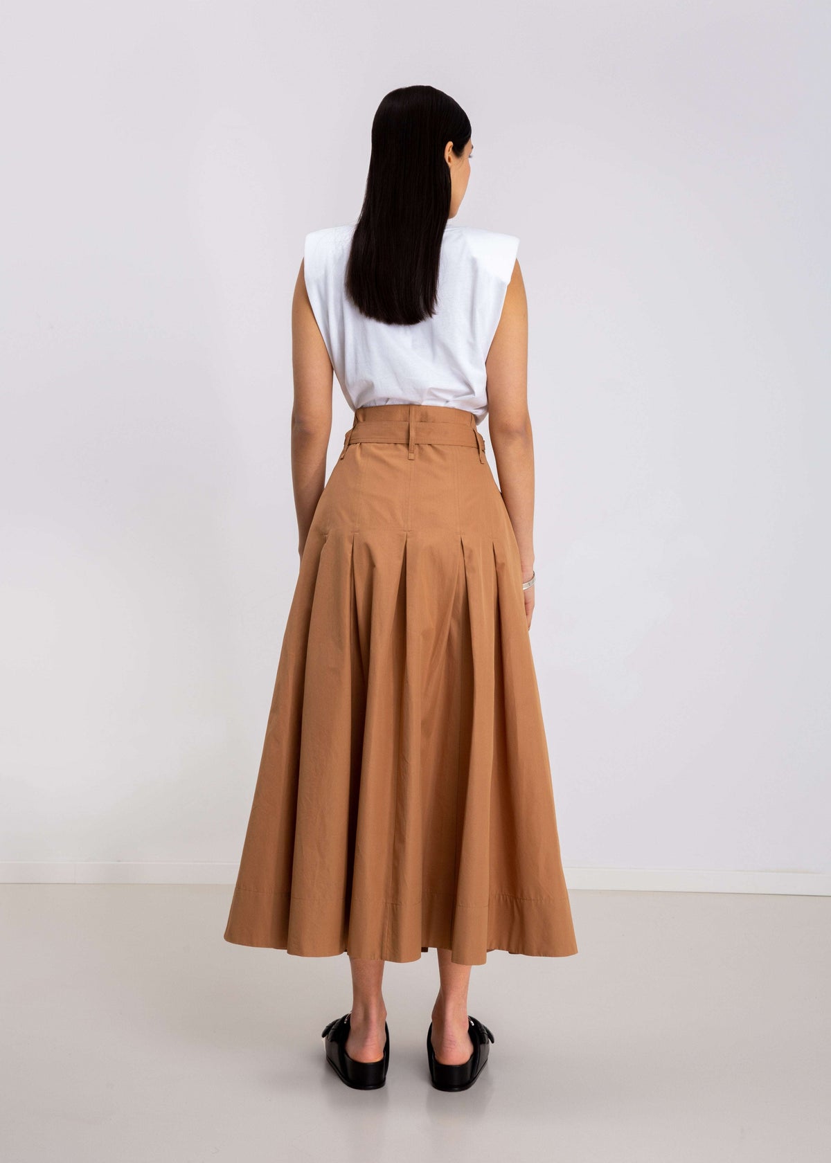 Button Skirt in Tigers Eye, made of organic cotton with buttons up the front closure and belted. Back view.