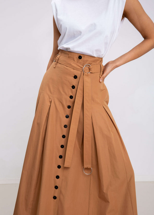 Button Skirt in Tigers Eye, made of organic cotton with buttons up the front closure and belted. Close up photo of the waist.