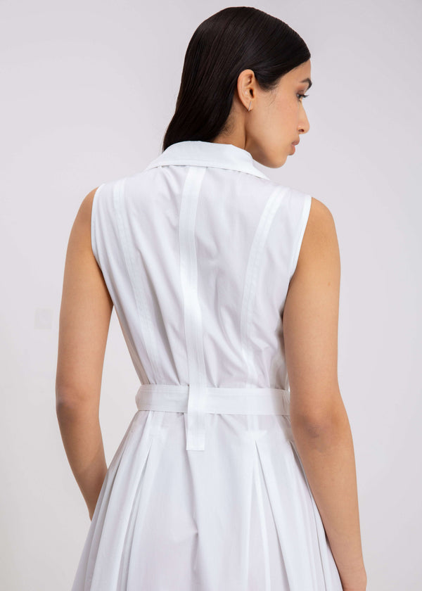 INTERNATIONAL CITIZEN.  Style: Button Dress. Close up back body. A Dress with princess seams that open to box pleats below the hips. The dress is made of Italian organic Cotton in White Quartz. Spiritually Infused, Sustainable Luxury Fashion in Berlin.