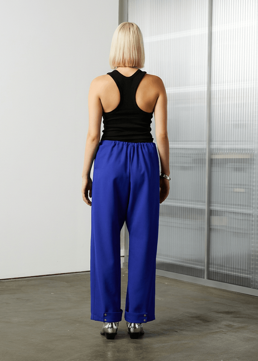 INTERNATIONAL CITIZEN.  Style: The JiuJitsu Pants. Back view. Unisex item. Made of Italian Wool, certified (RWS) Responsible Wool Standard, Lapis Lazuli Blue. Spiritually Infused, Sustainable Luxury Fashion in Berlin.