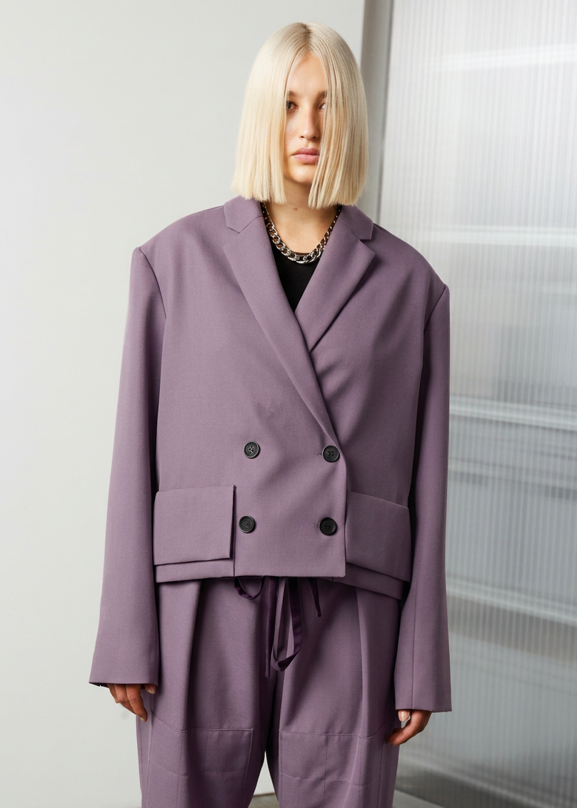 The Oversized Men’s Jacket features classic mens tailoring details within the inner construction with an oversized shape. Made of wool. Unisex item.